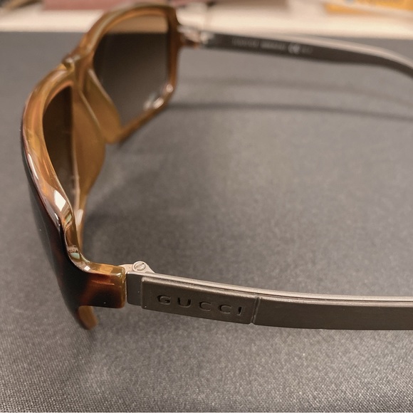 GUCCI 🕶 w/ case&cloth - Picture 2 of 15